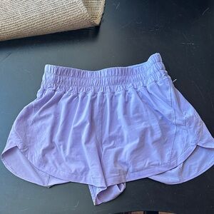 Women's Lululemon lilac Shorts mid rise